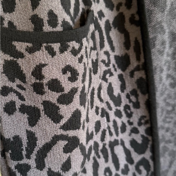 Jones New York Gray and Black cheetah print duster/ long sweater. - Picture 5 of 9